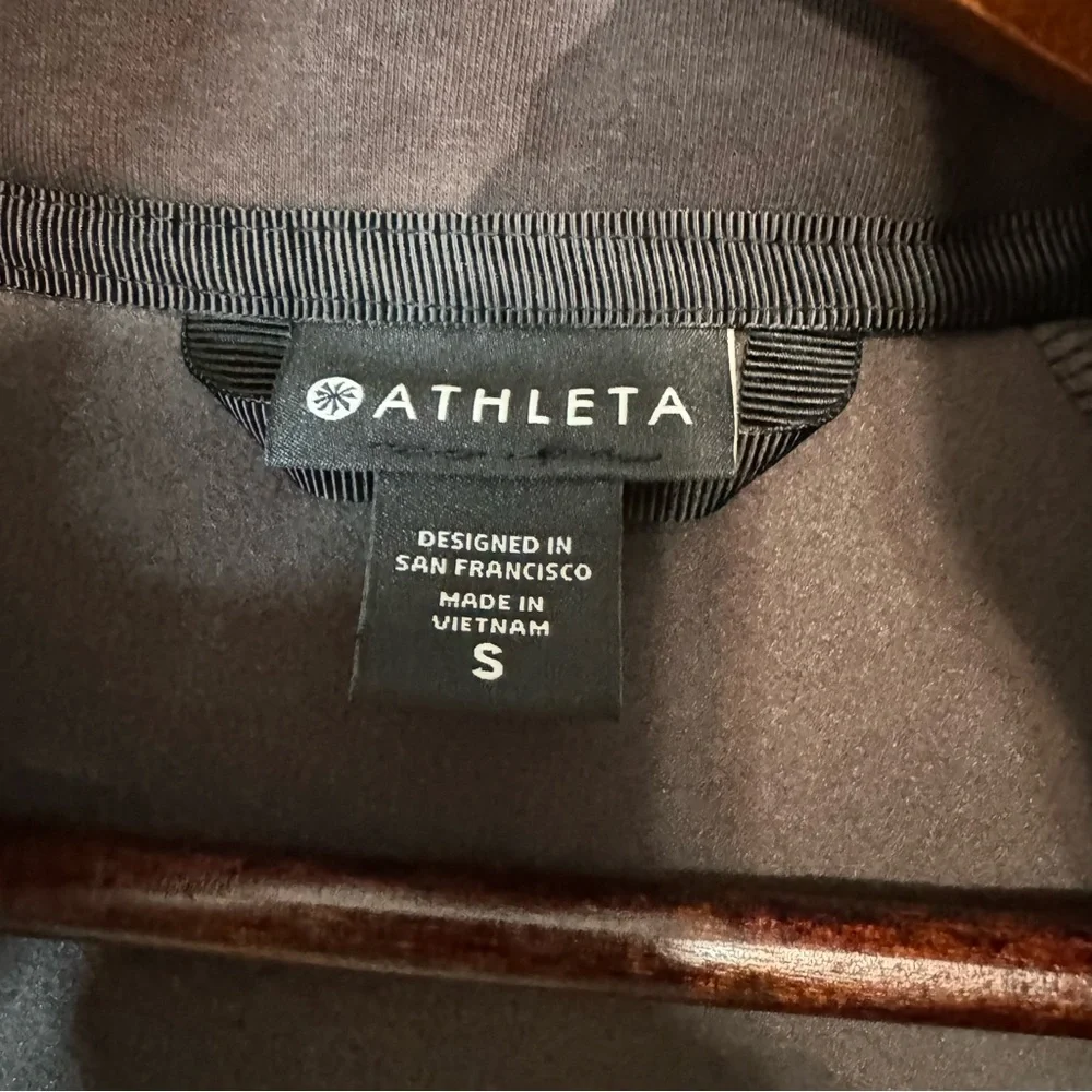 Athleta Triumph Zip Up Hoodie in Black Camo. EUC. Women’s Size Small - Picture 4 of 14